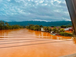 Air Sungai Sagea Halteng Diduga Kembali Tercemar Tambang hingga ke Laut