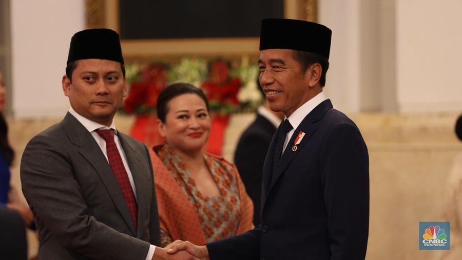 Thomas Djiwandono (Anggota Gugus Tugas Sinkronisasi Prabowo-Gibran) sebagai Wakil Menteri Keuangan II saat Pelantikan berlangsung di Istana Kepresidenan, Jakarta, Kamis (18/7/2024). (CNBC Indonesia/Tri Susilo)
