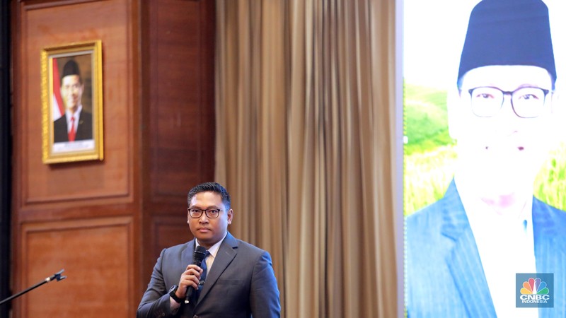 Wakil Menteri Pertanian RI Sudaryono saat serah terima jabatan di Gedung A Kementerian Pertanian, Jakarta, Jumat (19/7/2024). (CNBC Indonesia/Muhammada Sabki) Wakil Menteri Pertanian RI Sudaryono saat serah terima jabatan di Gedung A Kementerian Pertanian, Jakarta, Jumat (19/7/2024). (CNBC Indonesia/Muhammad Sabki)
