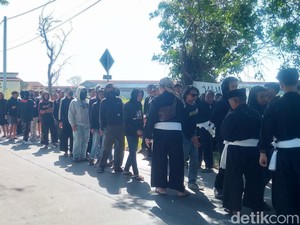 Ratusan Pesilat Klaten Laku Pepe di Lokasi Anggotanya Dibacok-Motor Dibakar