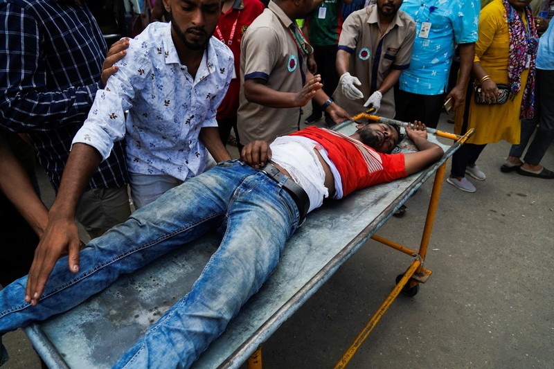 Bangladesh masih terus dilanda demonstrasi besar-besaran. Sejauh ini setidaknya puluhan orang tewas dalam aksi turun ke jalan yang dimotori oleh mahasiswa perguruan tinggi itu. (REUTERS/Mohammad Ponir Hossain)