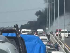 Selain Mobil Terbakar, Ada Kecelakaan 3 Kendaraan di Tol MBZ Arah Cikampek