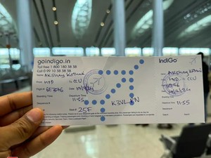Sistem Bandara Down, Penumpang Kaget Lihat Boarding Pass Ditulis Manual