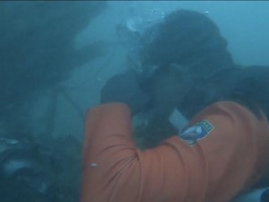 Penyelam Belum Deteksi Jasad Pilot Arif di Bangkai Badan Helikopter