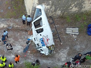 Detik-detik Pilot Terlambat Hindari Layangan hingga Helikopter Jatuh