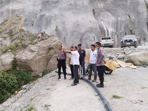 TKA China di Tapsel Tewas Terjatuh dari Tebing Setinggi 30 Meter