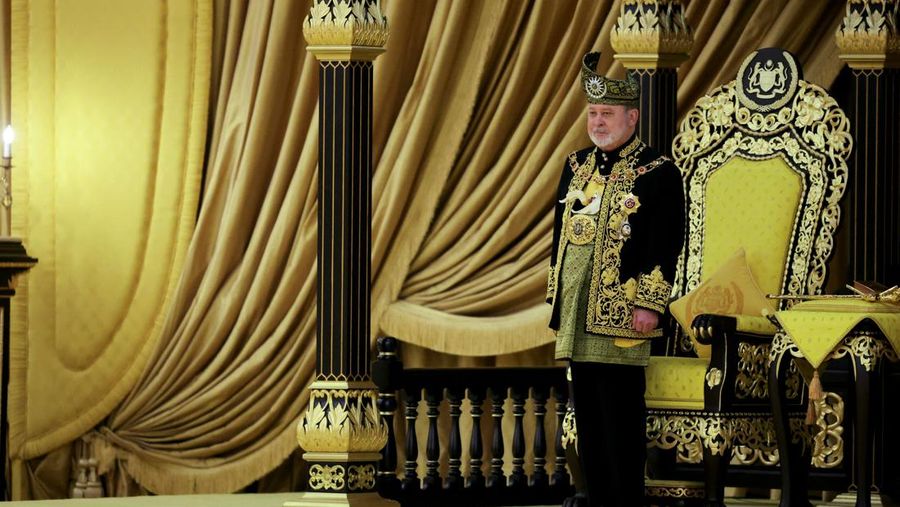 Raja Sultan Ibrahim resmi menjadi raja ke-17 Malaysia dan akan menjabat selama lima tahun. (REUTERS/Hasnoor Hussain/Pool)