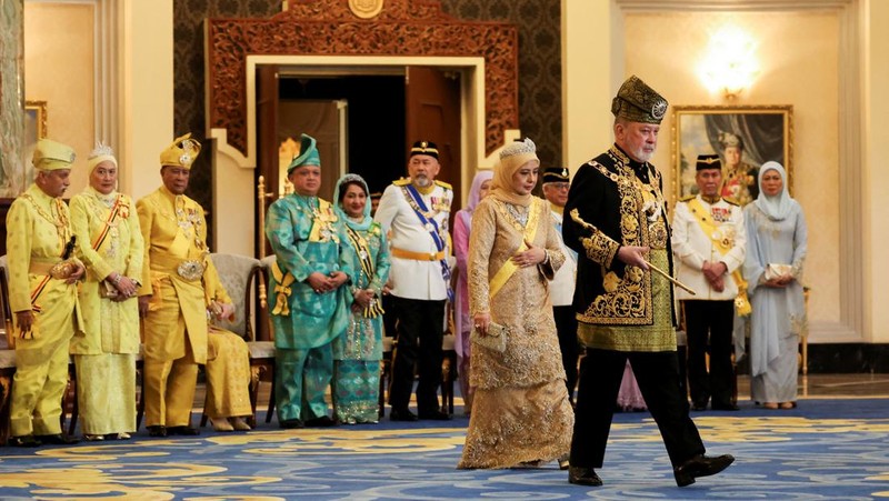 Raja Sultan Ibrahim telah resmi dilantik sebagai Raja Malaysia ke-17 dan akan menjabat selama lima tahun.  (REUTERS/Hasnoor Hussain/Kolam Renang)