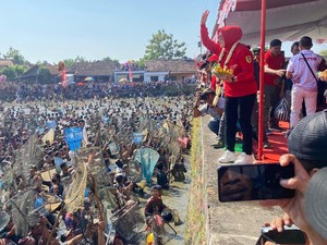 Tradisi Memet Ikan di Gemblegan Klaten Pupuk Gotong Royong Masyarakat