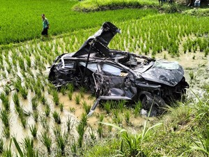 Mobil Berisi Satu Keluarga Tertabrak Kereta di Deli Serdang, 6 Orang Tewas