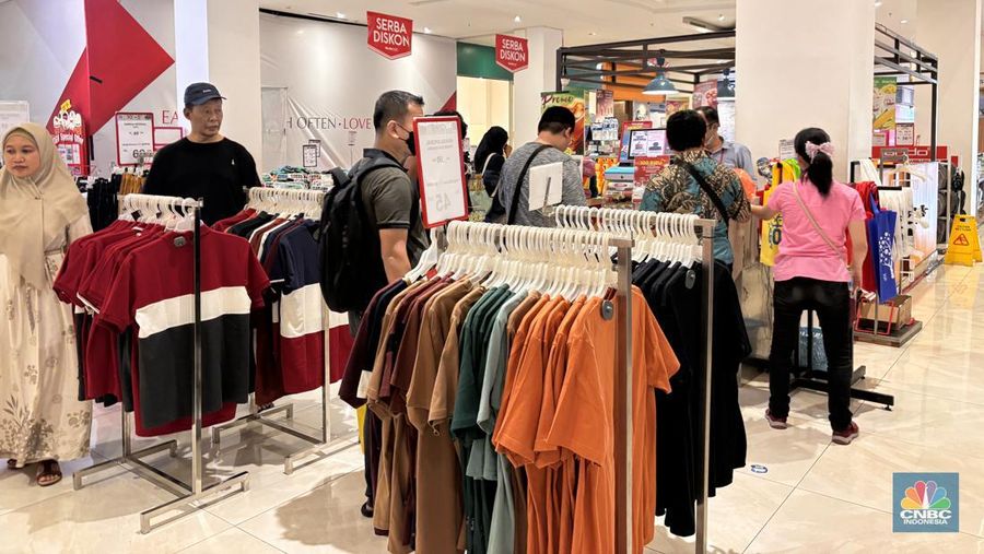 Transmart Graha Raya Bintaro, Tangerang Selatan. (CNBC Indonesia/Firda Dwi Muliawati)