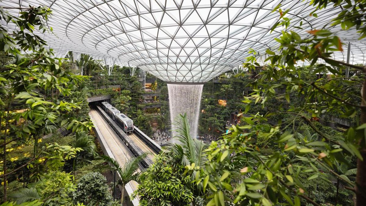 Pria Indonesia Ditangkap di Bandara Changi karena Sembunyikan Pisau di Sepatu