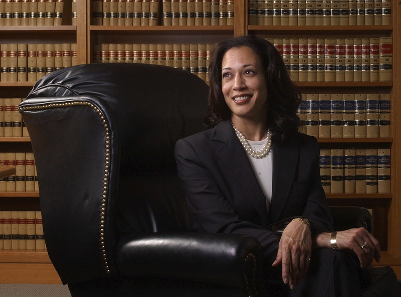 A television broadcasts the news that Vice President Kamala Harris was endorsed by President Joe Biden after he dropped out of the 2024 race for the White House, Sunday, July 21, 2024., in Paris.