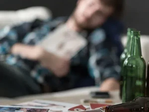 Gegara Mabuk Pria Ini Minum Cairan Pembersih dan Masuk Rumah Sakit