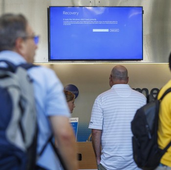 Penampakan Blue Screen Windows Buat Lumpuh Bandara Dunia