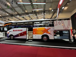 Unik Banget! Bus Terbaru Hino Ini Punya Bagasi Belakang Super Luas