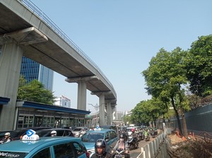 Lalin Arah Kuningan Jaksel Macet Imbas Galian di Jl HR Rasuna Said
