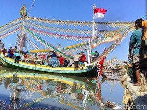 Melihat Kemeriahan Tradisi Petik Laut Nelayan di Desa Padelegan Pamekasan