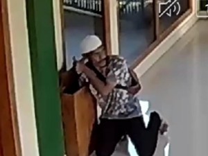 Maling Uang Kotak Amal di Pemalang Terekam CCTV, Kini Diburu Polisi