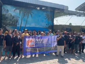Puluhan Pedagang Udang di Sidoarjo Serukan Pilkada Jatim 2024 Aman dan Damai