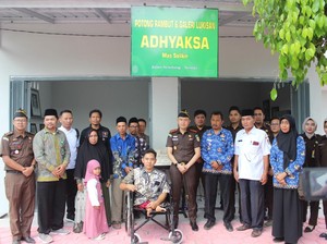 Seniman Difabel Dapat Apresiasi Galeri-Modal Usaha dari Kejari Tuban