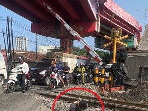 Pemuda yang Nekat Terobos Palang Pelintasan KA Diduga Ingin Bunuh Diri
