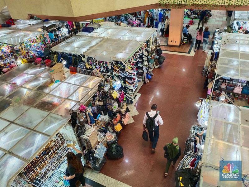 Penampakan toko di ITC mangga dua di tengah isu razia barang impor, Senin (22/7/2024). (CNBC Indonesia/Martyasari Rizky) Penampakan toko di ITC mangga dua di tengah isu razia barang impor, Senin (22/7/2024). (CNBC Indonesia/Martyasari Rizky)