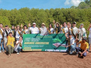 Peduli Lingkungan, Unikama Ajak Civitas Akademika Tanam Bibit Mangrove