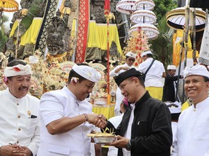 Pj Gubernur Bali Hadiri Puncak Karya Panca Wali Krama di Lumajang
