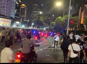 Sempat Ricuh, Polisi Bubarkan Demo BEM SI di Patung Kuda