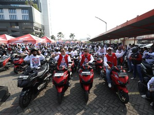 Serunya Ribuan Pemotor Vario Sunmori Sambil Nikmati Suasana Kota Pahlawan