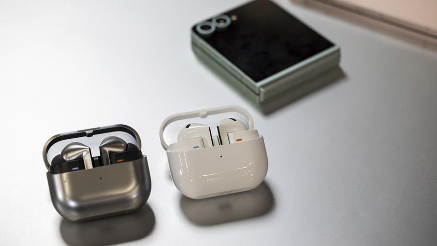 Samsung Galaxy Buds 3 Pro, left, Samsung Galaxy Buds 3, center, are displayed during a media preview at Samsung Galaxy Experience space, Tuesday, July 9, 2024, in New York. (AP Photo/Yuki Iwamura)