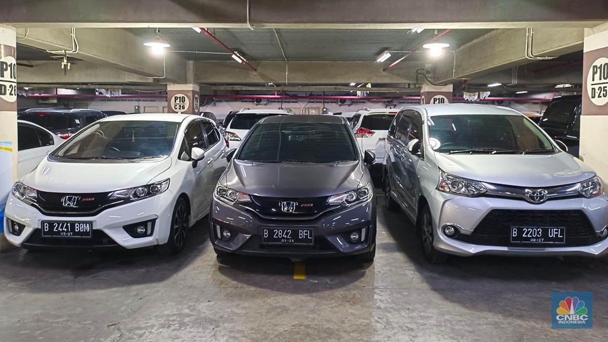 Banjir Penjualan Mobil di RI Oktober: Siapa Raja Baru di Jalanan?