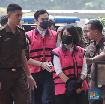 Penampakan Helena Lim dan Harvey Moeis Dilimpahkan ke Kejari