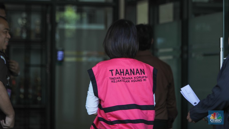 Tersangka kasus IUP PT Timah, Harvey Moeis dan Helena Lim tiba di Kejaksaan Negeri Jakarta Selatan, Senin (22/7/2024). (CNBC Indonesia/Faisal Rahman) Tersangka kasus IUP PT Timah, Harvey Moeis dan Helena Lim tiba di Kejaksaan Negeri Jakarta Selatan, Senin (22/7/2024). (CNBC Indonesia/Faisal Rahman)