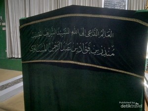 Berziarah ke Makam Habib Munzir Al Musawa, Pendiri Majelis Rasulullah