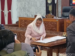 Walkot Ita Hadiri Rapat DPRD Semarang Usai Kantor-Rumah Digeledah KPK