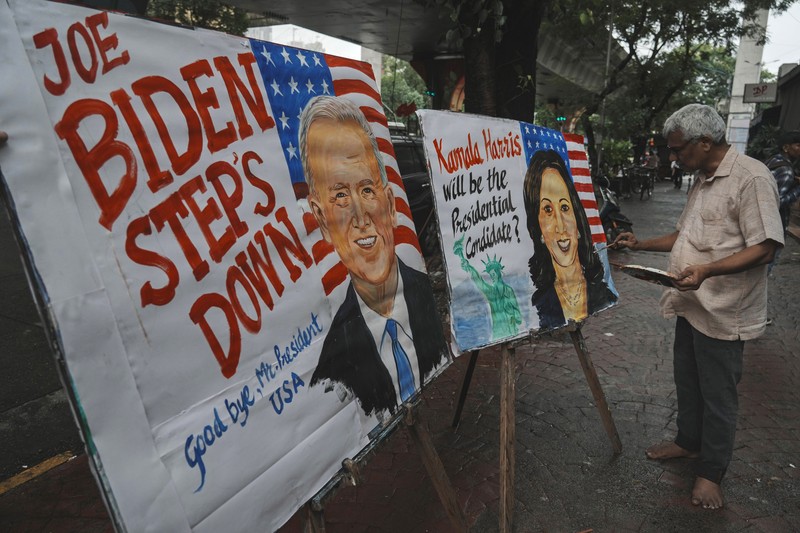 Indian art teacher Prithvi Raj Kambli, makes painting of US. Vice President Kamala Harris, in Mumbai, India, Monday, July 22, 2024. (AP Photo/Rafiq Maqbool)