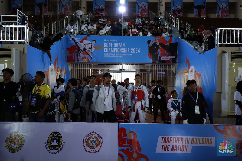 Atlet taekwondo berlaga dalam Ajang turnamen rangkaian Road to PON XXI, KONI-Bayan Championship 2024 di Universitas Mulawarman (Unmul) Samarinda, Kalimantan Timur, Selasa (23/7/2024). (CNBC Indonesia/Tri Susilo) Atlet taekwondo berlaga dalam Ajang turnamen rangkaian Road to PON XXI, KONI-Bayan Championship 2024 di Universitas Mulawarman (Unmul) Samarinda, Kalimantan Timur, Selasa (23/7/2024). (CNBC Indonesia/Tri Susilo)