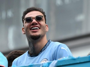 Man City: Mau Beli Ederson? Siapkan Rp 838 M