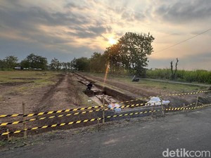Ekskavasi Pagar Timur Candi Bhre Kahuripan Mojokerto Terkendala Jalan Desa