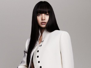 Lisa BLACKPINK Torehkan Prestasi Baru Lewat Rockstar