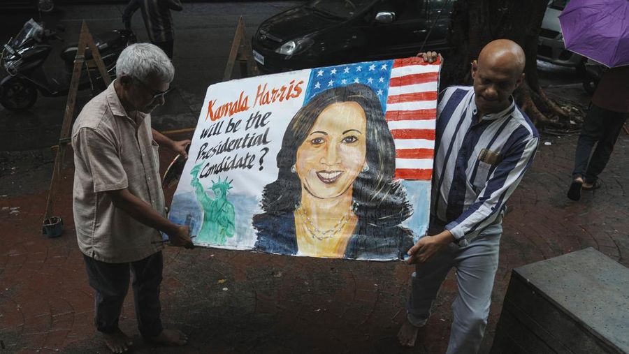 Indian art teacher Prithvi Raj Kambli, makes painting of US. Vice President Kamala Harris, in Mumbai, India, Monday, July 22, 2024. (AP Photo/Rafiq Maqbool)