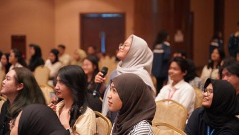 Lebih dari 80 mahasiswa dari Universitas Bina Nusantara (Binus University) mengadakan kunjungan ke Menara Bank Mega yang terletak di daerah Tendean. (Dok. InvestasiKu)