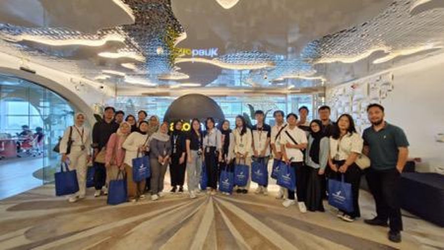 Lebih dari 80 mahasiswa dari Universitas Bina Nusantara (Binus University) mengadakan kunjungan ke Menara Bank Mega yang terletak di daerah Tendean. (Dok. InvestasiKu)