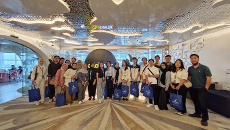 Lebih dari 80 mahasiswa dari Universitas Bina Nusantara (Binus University) mengadakan kunjungan ke Menara Bank Mega yang terletak di daerah Tendean. (Dok. InvestasiKu)
