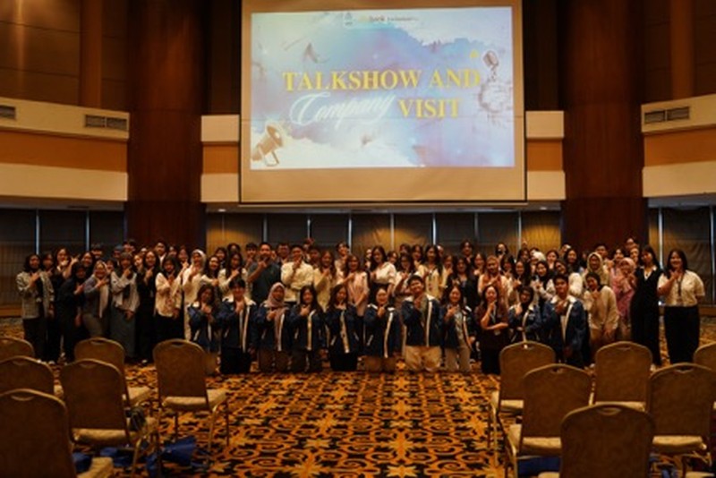 Lebih dari 80 mahasiswa dari Universitas Bina Nusantara (Binus University) mengadakan kunjungan ke Menara Bank Mega yang terletak di daerah Tendean. Lebih dari 80 mahasiswa dari Universitas Bina Nusantara (Binus University) mengadakan kunjungan ke Menara Bank Mega yang terletak di daerah Tendean. (Dok. InvestasiKu)