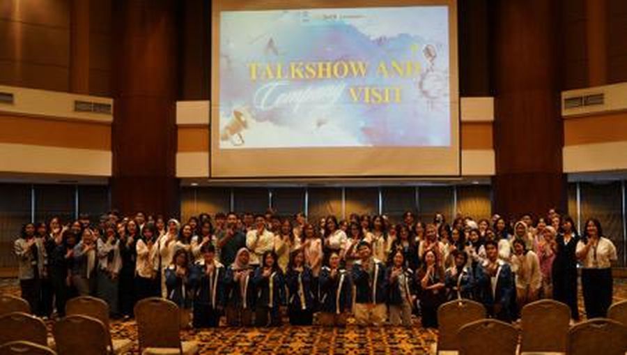 Lebih dari 80 mahasiswa dari Universitas Bina Nusantara (Binus University) mengadakan kunjungan ke Menara Bank Mega yang terletak di daerah Tendean. (Dok. InvestasiKu)