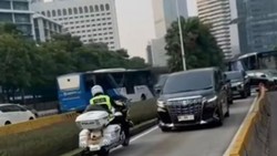 Viral Mobil RI 24 Terjebak di Busway, Ini Penjelasan Kemenag