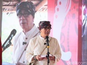 Menkumham Serahkan 35 Sertifikat KIK untuk Masyarakat Adat Jabar